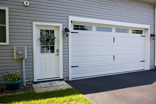24/7 Emergency Garage Door Panel Replacement experts in Wright-Patterson AFB, OH